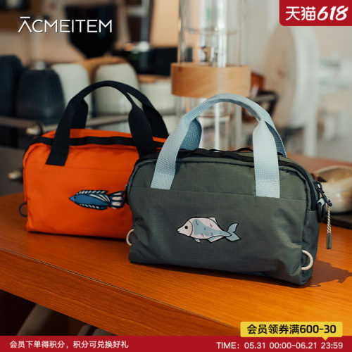 ACMEITEM爱棵米 户外小鱼刺绣休闲拎包可斜挎运动彩色小包