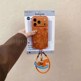 15pro斜挎17promax手挂绳16新年新款 恬妤 复古喜庆橙色百福图小马挂件适用于iphone17pro手机壳苹果14个性