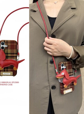 恬妤 秋冬圣诞红色腊肠狗背夹适用于iphone16pro手机壳苹果14绒布格子15promax可爱13斜挎式16侧背12pro复古