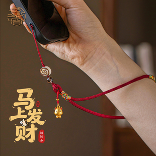 琼睿新款本命年红绳手机链手工编织马年发财红色长绳手腕款手机挂绳铜镀金骏马招财手机壳挂件新年短款小挂坠
