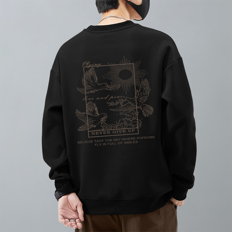 黑色加绒毛圈圆领飞鸟卫衣