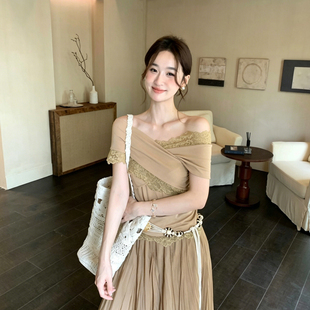 2026新款夏季法式温柔风上衣女交叉露肩蕾丝花边T恤显瘦修身短袖