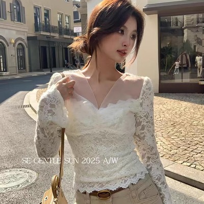 新款蕾丝打底衫女气质V领