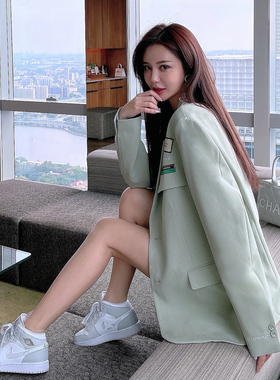 网红黑色休闲西装外套女春秋季气质新款宽松时尚中长款韩版小西服