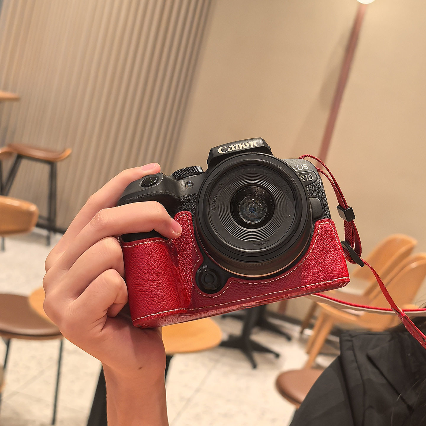 适用佳能R10保护套相机包R50底座R100皮套R50V壳配件200D二代半套