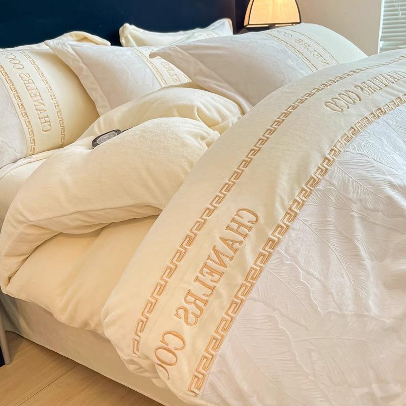 冬季加厚雕花牛奶绒四件套2024高级感加绒暖床品珊瑚绒面被套床单