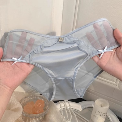 好看！疗愈天空蓝缎面内裤网纱女