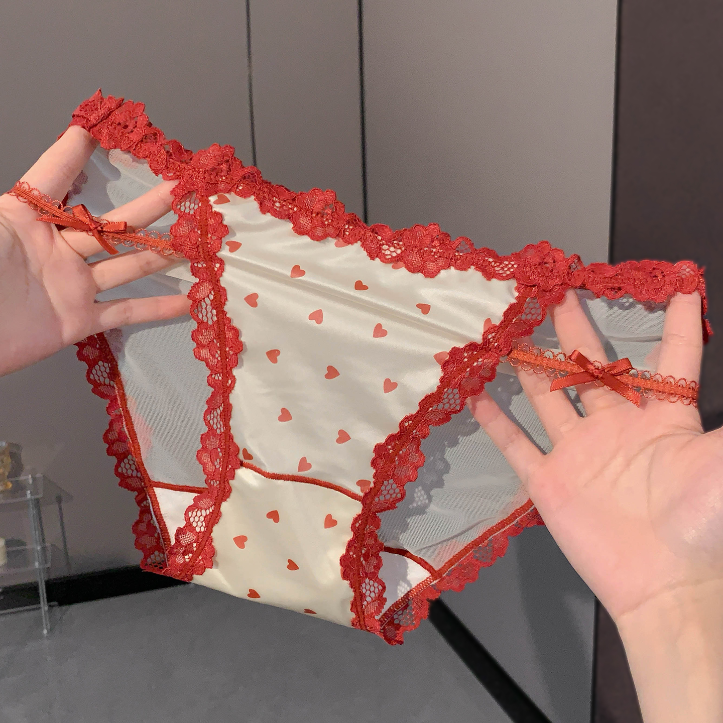 一眼惊艳的红色印花内内~