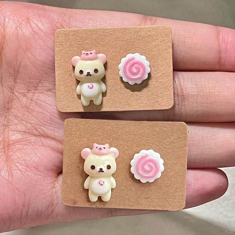 2026小红书爆款可爱卡通小熊耳钉时尚少女心不对称珐琅滴油棒棒糖