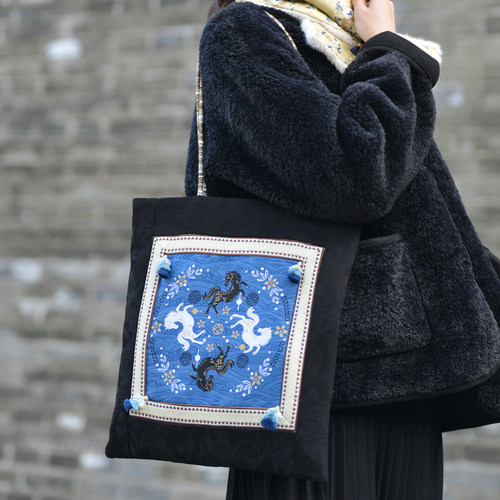 马上有钱花拼接画框包国风