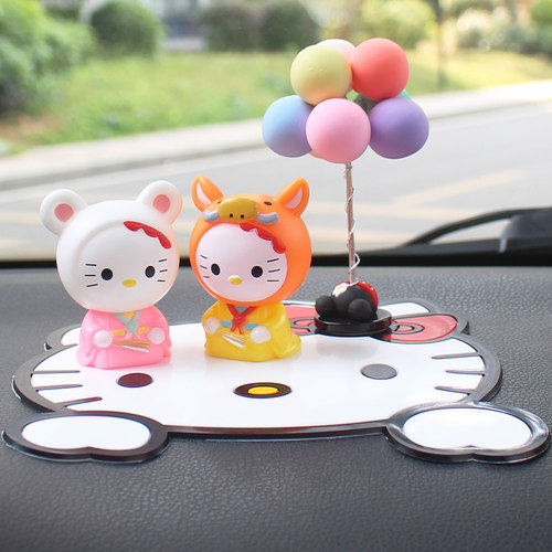 HelloKitty汽车摆件个性十二生肖公仔玩偶猴蛇马羊凯蒂猫车载饰品