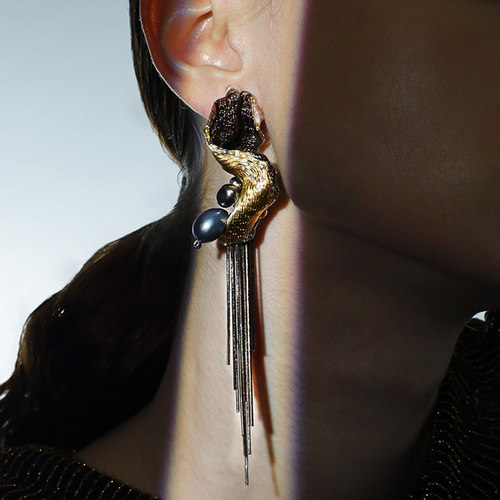 明星同款ATRIAL SENSING黑金高级天然异形珍珠流苏耳环田川同款