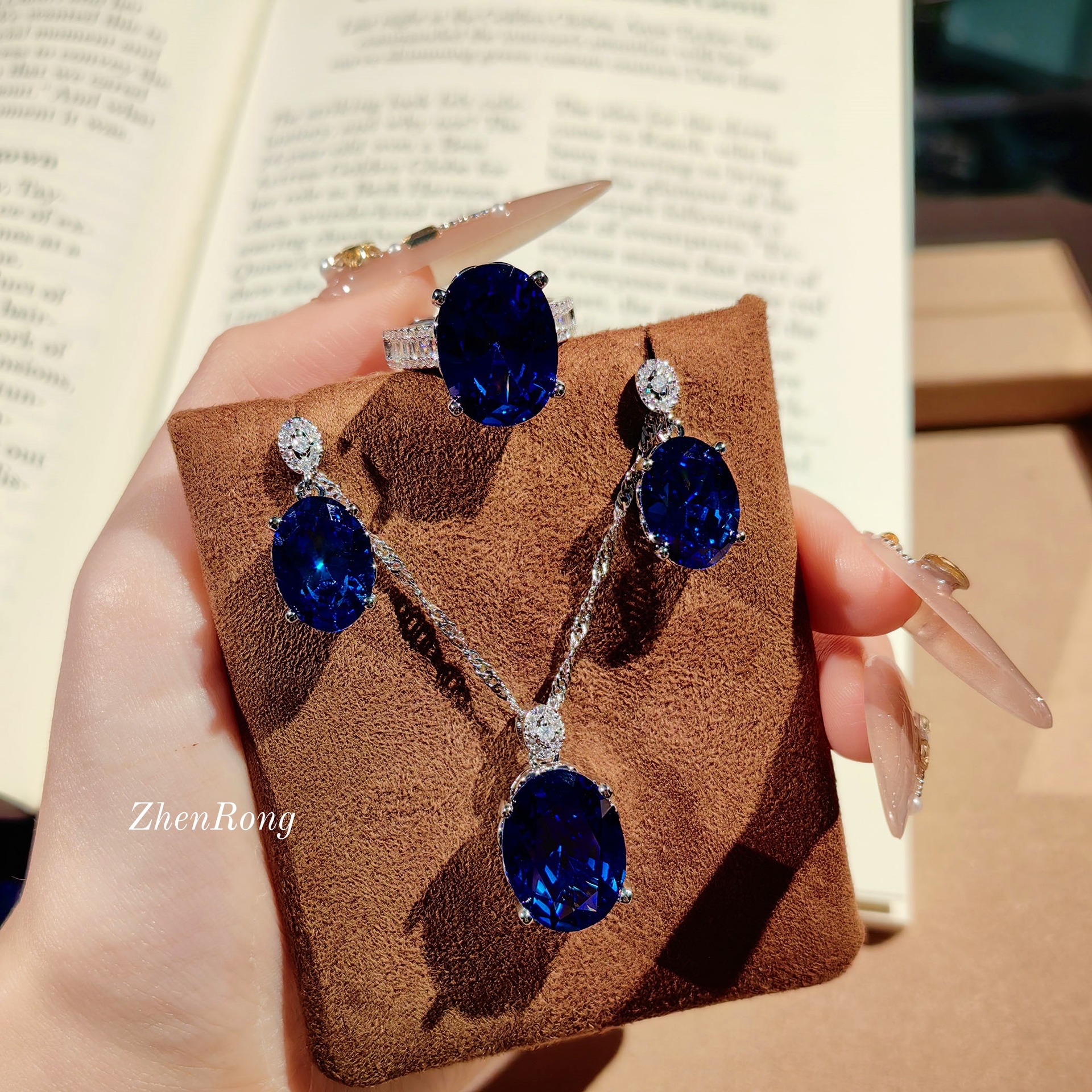 钻石之乡实验室人工培育钻高级感重工设计拟真皇家蓝套装奢华满钻