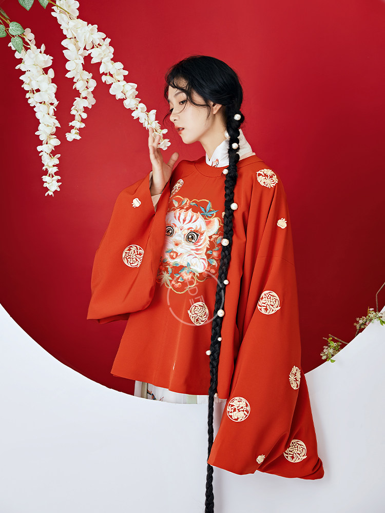 吾心宜[小奶芙]秋冬新款现货明制加绒绣花圆领袄新年汉服过年服女