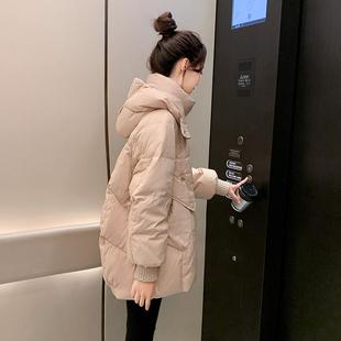 2024新款女装冬季宽松中长款羽绒服女小个子卡其色连帽白鸭绒外套