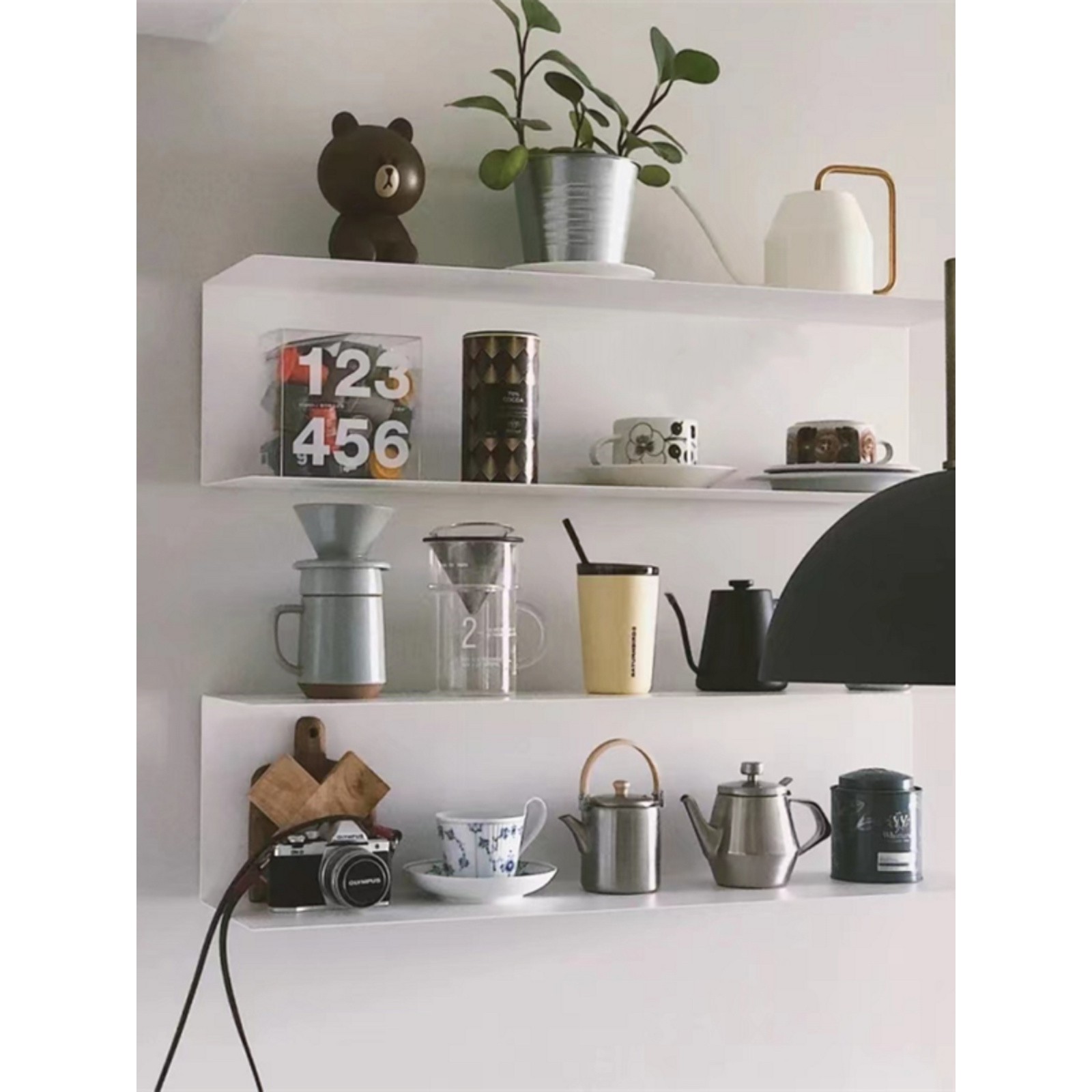 北欧墙上置物架一字隔板铁艺书架客厅杯架厨房壁挂卫生间收纳架子