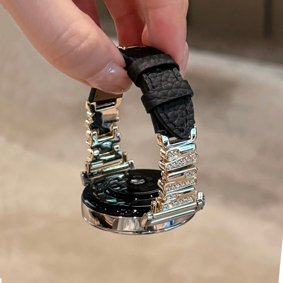 UHADA新款不规则荔枝纹表带女生