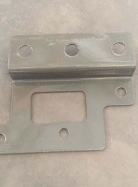 适用于重汽汕德卡豪沃豪瀚氮氧传感器支架712W41615-6030