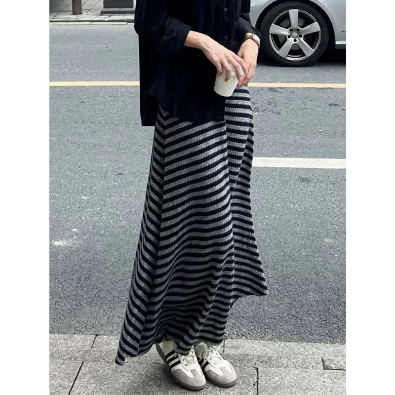 高级感针织条纹半身裙女2024秋冬新款显瘦百搭A字中长裙鱼尾裙子