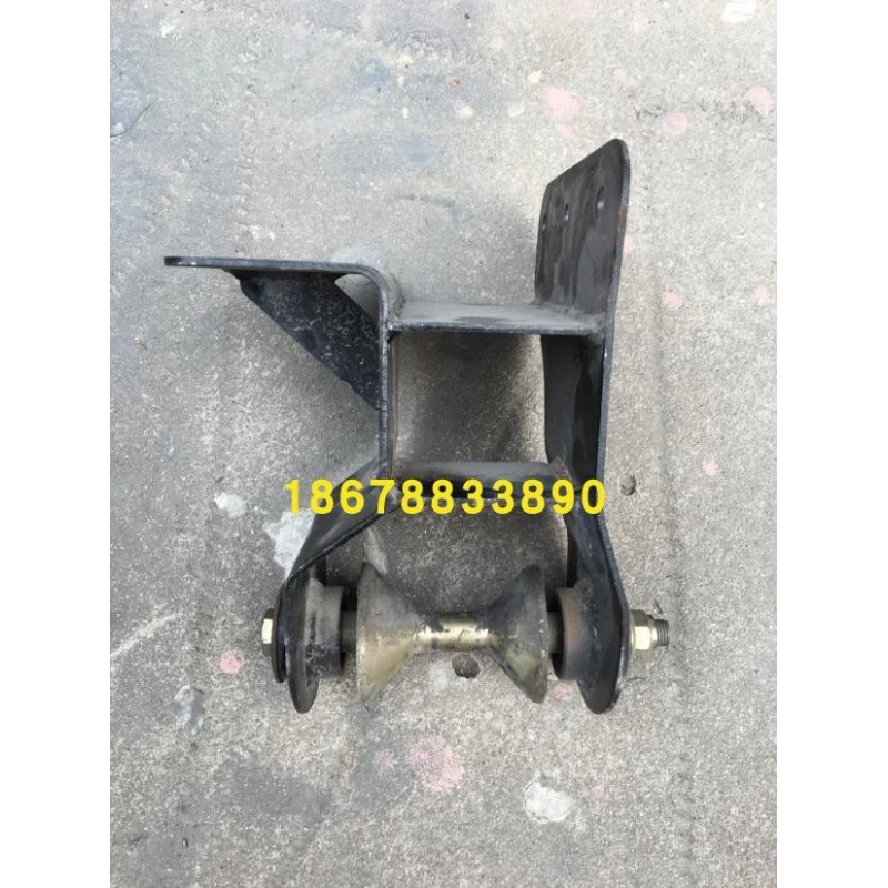 中国重汽 新斯太尔 D7B M5G 驾驶室 后悬 液压锁支架 吊架