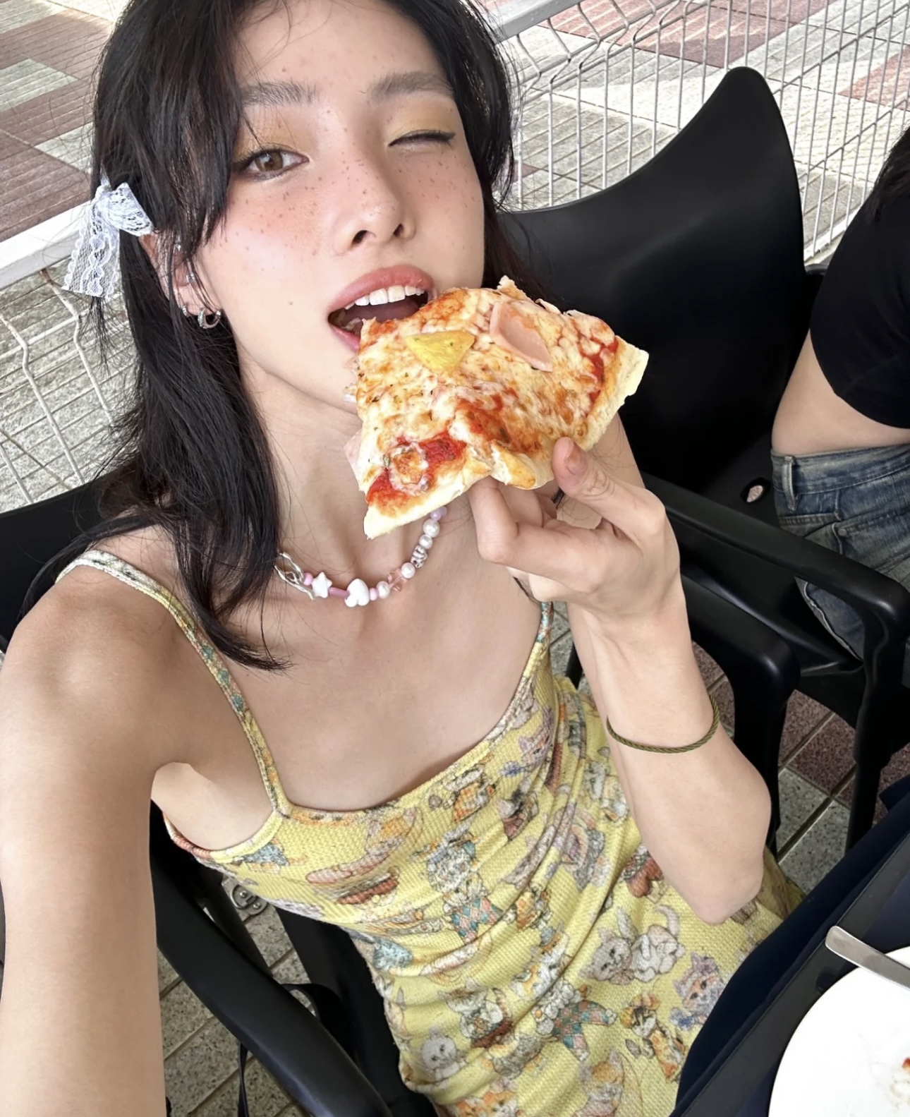 绝！1:1 om 原标 黄色小猫咪显白系列 修身有弹力连衣裙