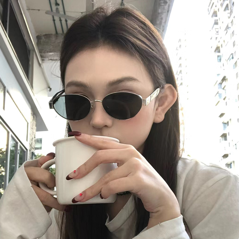 欧美银框椭圆墨镜女潮男2025新款小框小脸高级感太阳眼镜防晒复古