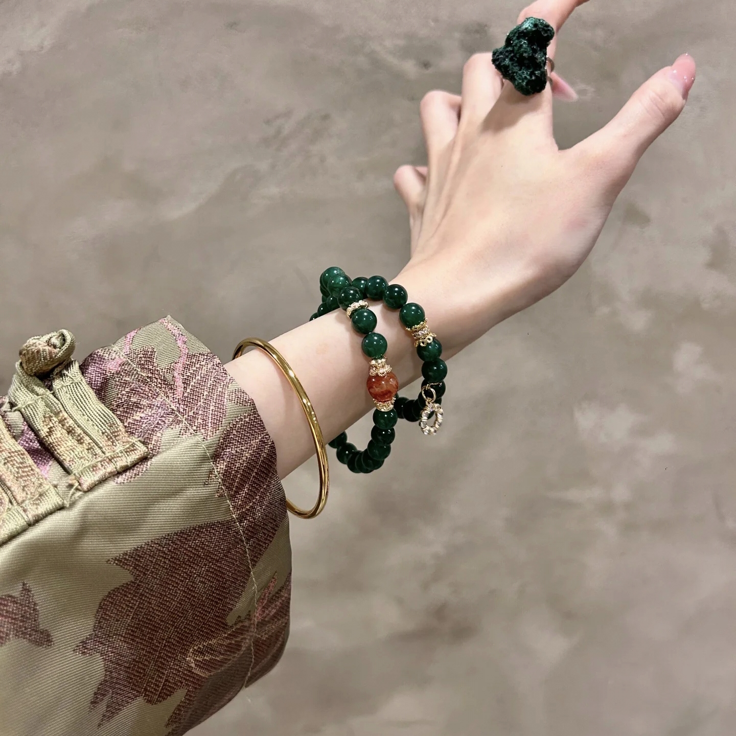 天然干青搭配红花胶手串女款新中式补木招财转运珠绿水晶手链文玩