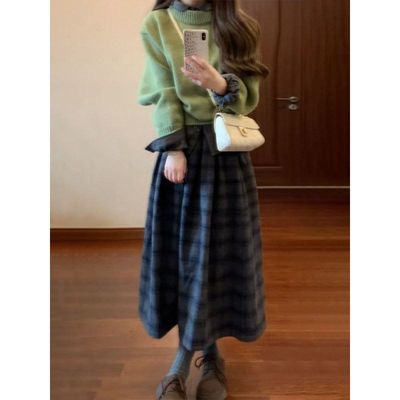 高级感法式绿色毛衣针织连衣裙子女秋冬季2024新款小个子香风套装