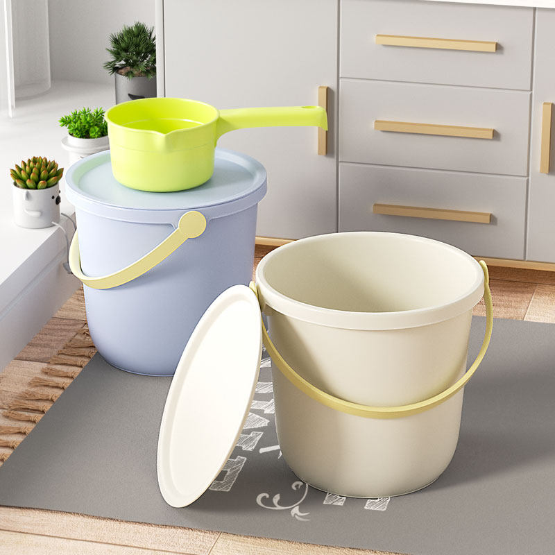 绣川七彩带盖水桶家用加厚手提桶大号学生宿舍套装可坐洗澡塑料桶