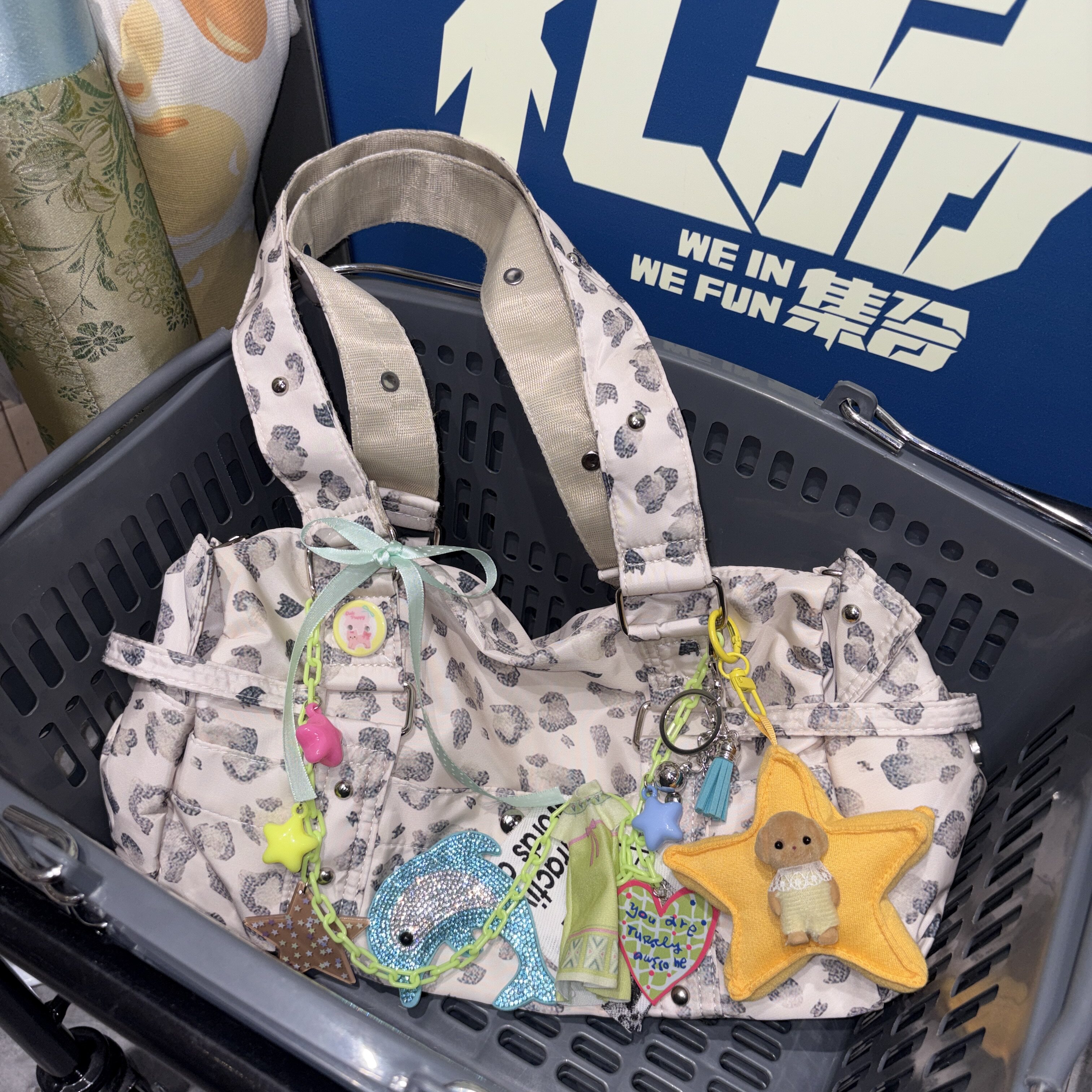 黑樱酱 原创斑点童趣卡通海豚荧光链条撞色休闲日韩单肩斜挎包