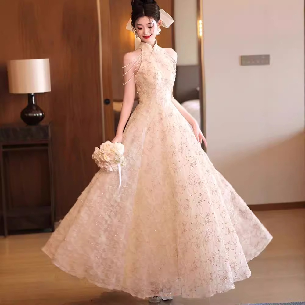 新中式改良旗袍花朵挂脖订婚晚礼服轻奢小众敬酒服新娘回门连衣裙