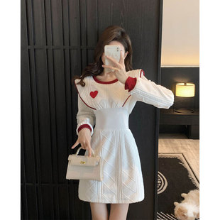 白色法式别致针织连衣裙女春秋冬新款收腰显瘦洋气小香风打底裙子