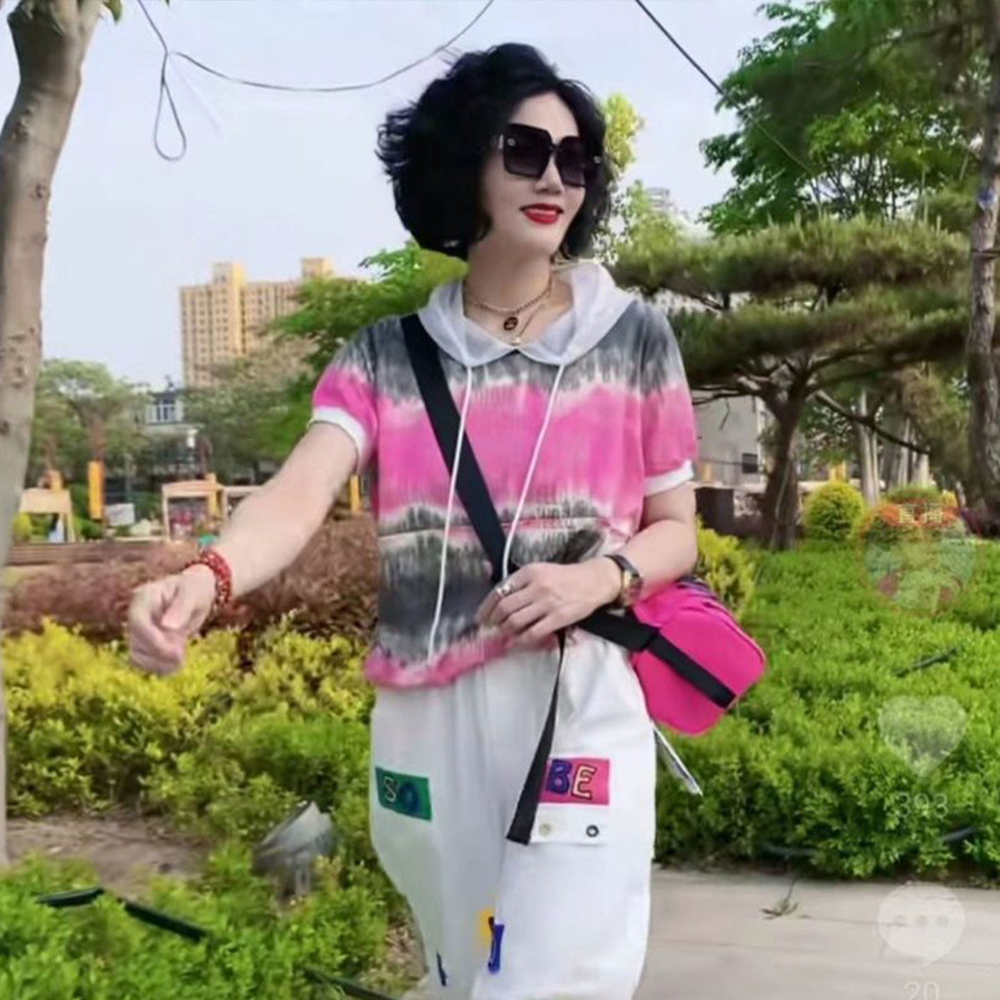 洋气百搭短袖连帽薄款T恤女2025夏季新款中年妈妈装宽松休闲上衣