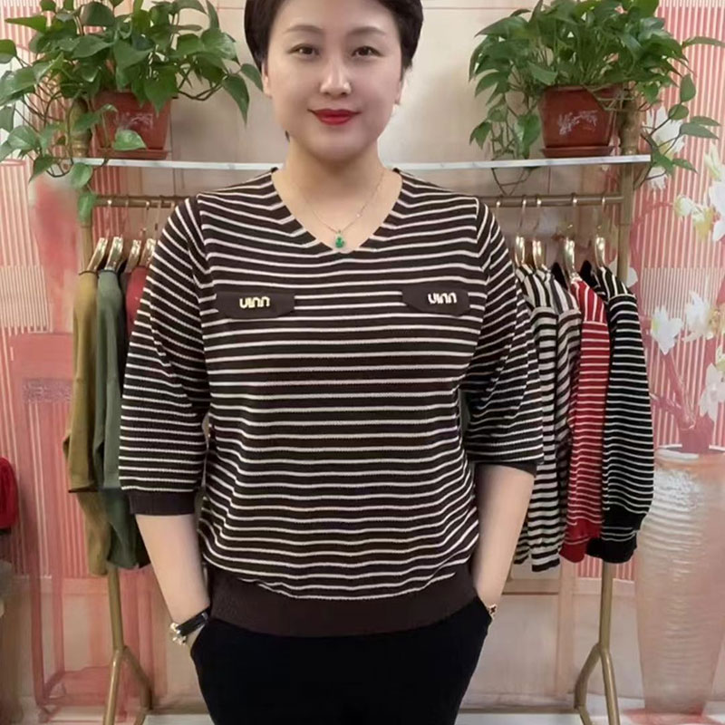 V领条纹针织衫五分袖妈妈装时尚