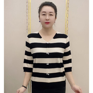 时尚V领条纹七分袖针织衫女2025春季新款宽松休闲百搭妈妈装上衣