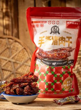 云南绿春县烟熏腊味手撕猪肉干