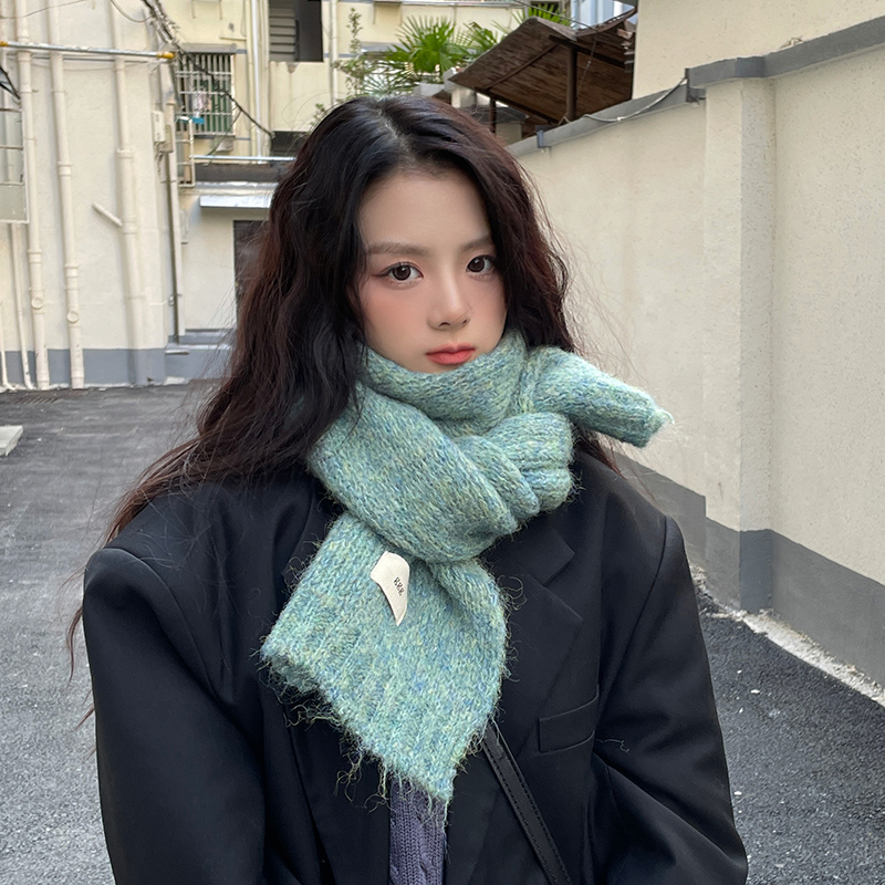 含羊毛针织毛线围巾女生冬季高级感加厚保暖围脖学生百搭披肩绿色