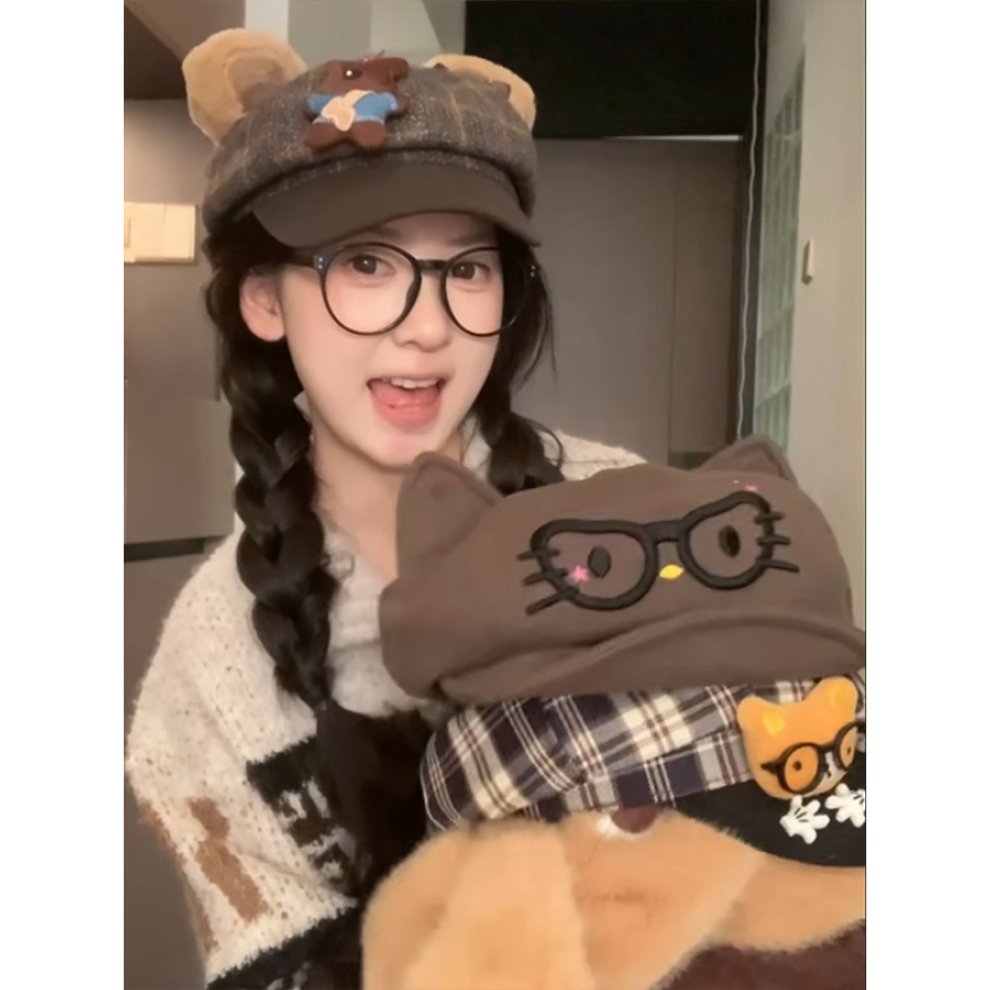韩版侦探眼镜猫咪格子贝雷帽女冬季新款显脸小百搭卡通小狗画家帽