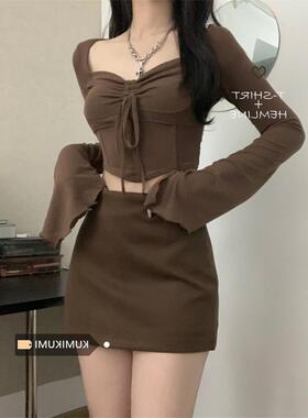 秋季小个子纯欲风甜辣妹穿搭棕色长袖上衣包臀短裙轻熟两件套装女