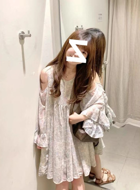 法式减龄露肩碎花设计感连衣裙女2025夏季新款宽松显瘦小个子短裙