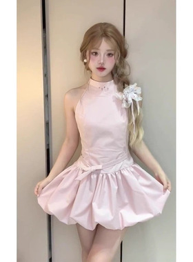 法式甜美粉色无袖挂脖连衣裙女夏季设计感收腰显瘦蓬蓬短裙小个子