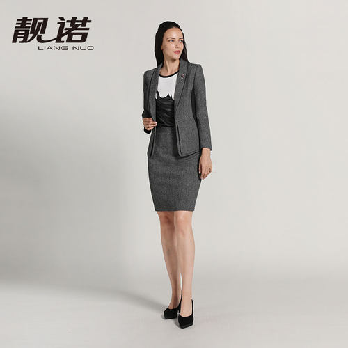 显瘦灰色大码半身裙新品