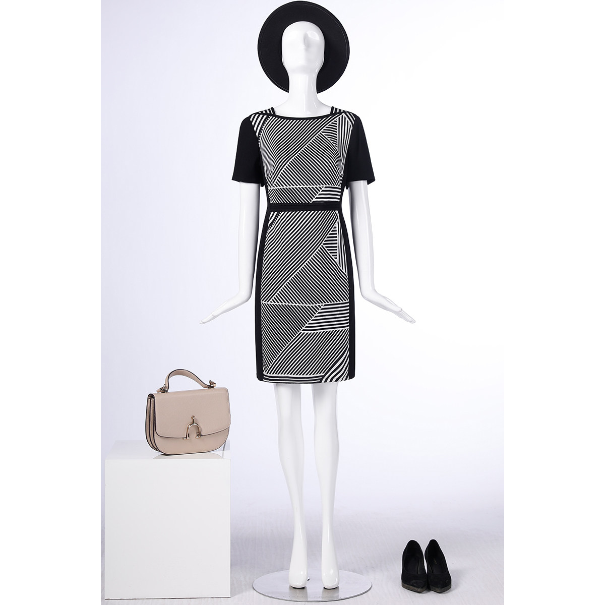 靓诺中长款轻奢时尚裙子黑白格三维空间条纹连衣裙LL16268A,女装/女士精品,连衣裙,淘宝优惠券,粉丝福利购,淘宝优惠卷