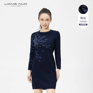 LIANGNUO靓诺重磅加葱立体提花毛衫连衣裙收腰显瘦长裙LW18440A