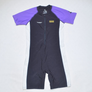 品牌原单HAPP****黑色配紫白短袖防晒海滩泳池连体泳衣男童中小童