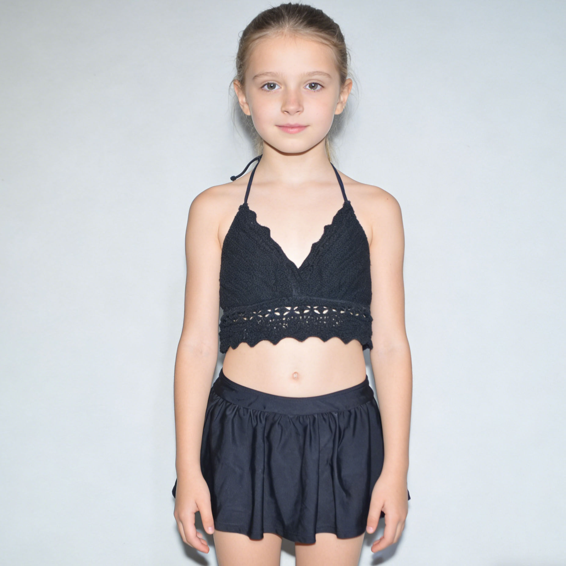 日本原单CHEL****黑色针织上衣带胸垫海滩裙款分体泳衣女童中大童