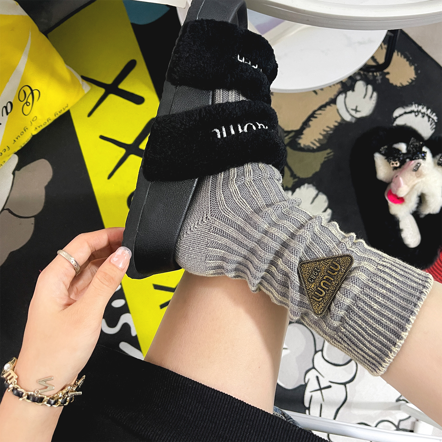 加厚字母M标粗线长筒袜