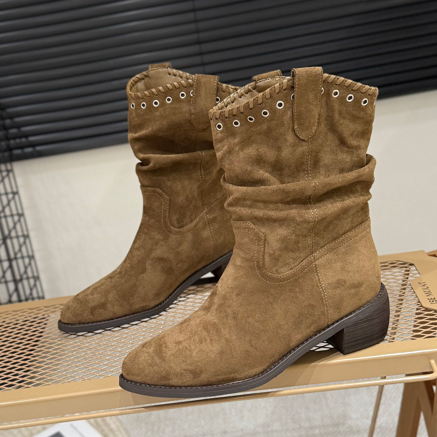 复古尖头粗跟西部牛仔靴