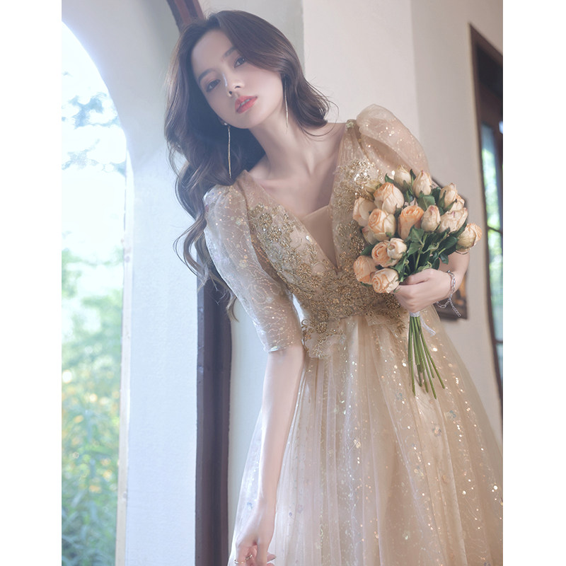 主持人小众个子轻奢女冬晚礼服裙图片