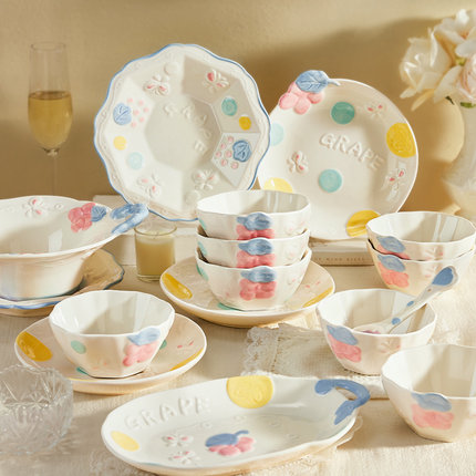 可爱碗碟套装家用2025新款高颜值餐具乔迁新居碗具陶瓷碗盘子礼物